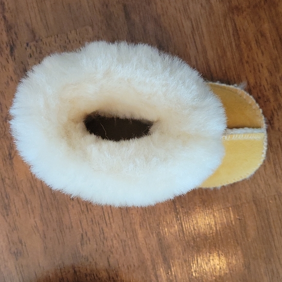 NWOT Infant moccasins - Picture 3 of 4